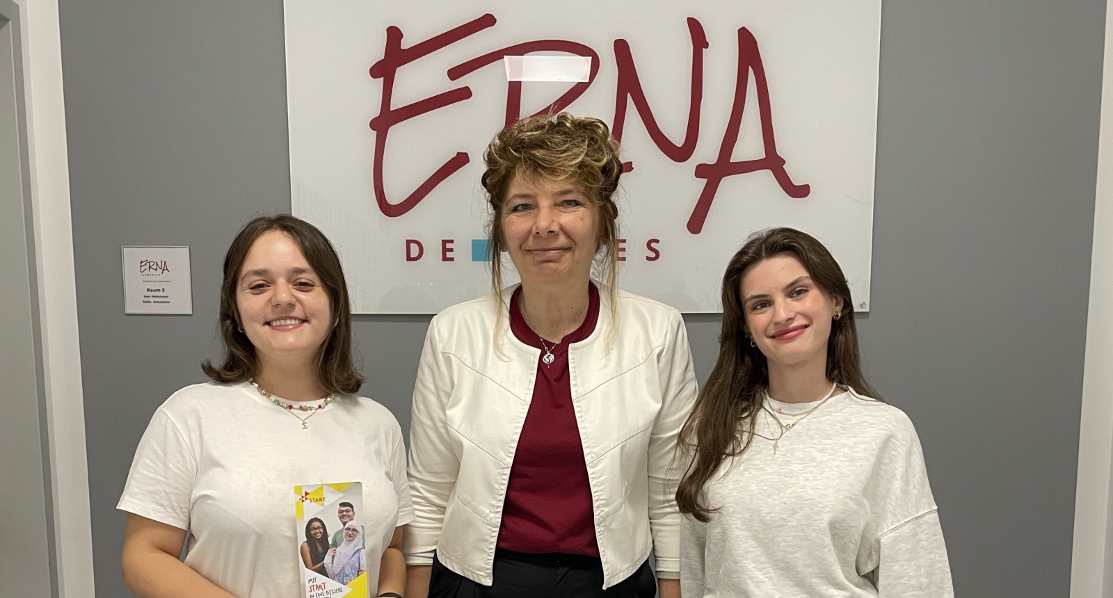 Era und Klea erhalten Stipendium 