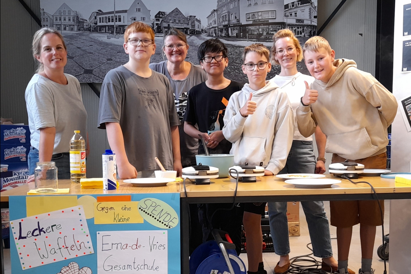Waffelaktion zum Jubiläum unseres Kooperationspartners - eine Partnerschaft, die schmeckt!