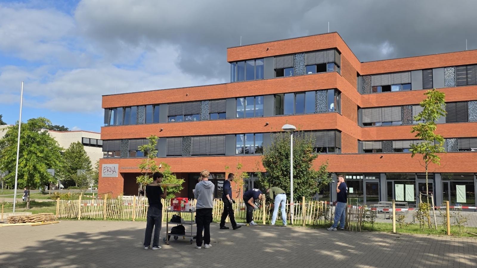 Gemeinsam stark für unsere Schule: Tatkräftiger Einsatz beim Azubi-Tag 2026